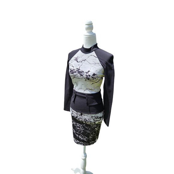 Bebe Dresses & Skirts - NWT Xsmall Bebe dress abstract